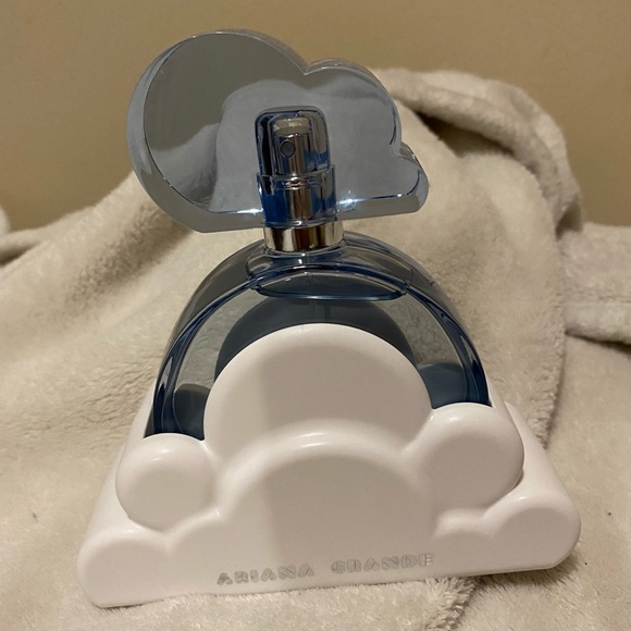 *SOLD* Ariana grande “Cloud” - Picture 2 of 3